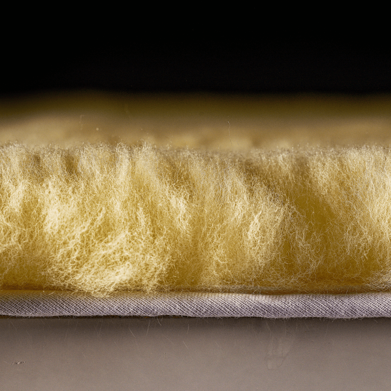 Querschnitt Felllänge geschoren, leicht gelbliches waschbares Fell